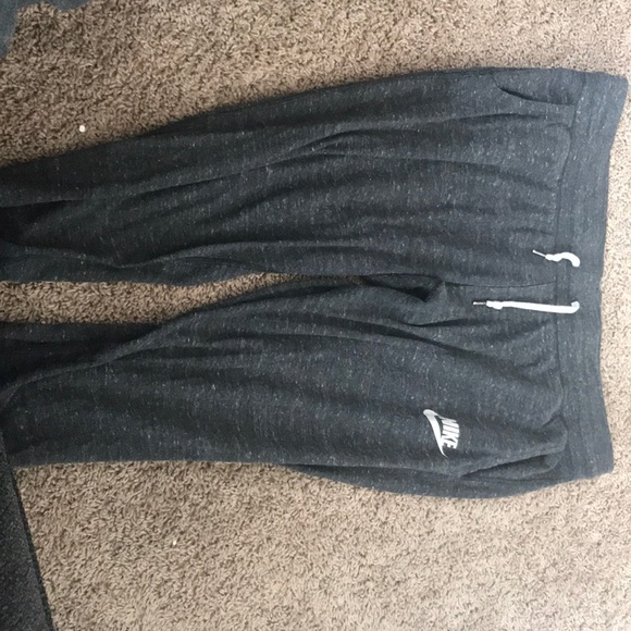 Nike Pants & Jumpsuits Copy Nike Capri Joggera Poshmark